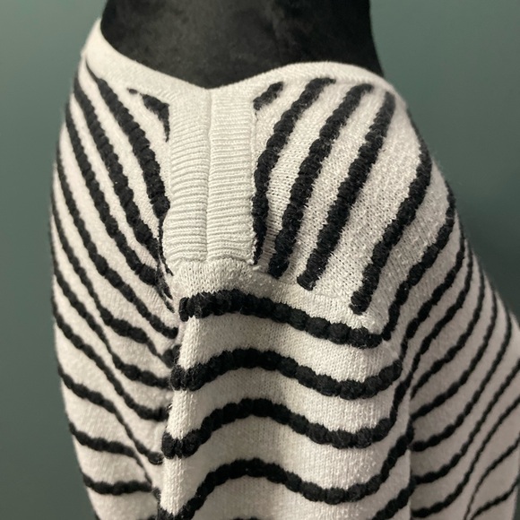 Black and white striped long sleeve - Picture 4 of 6